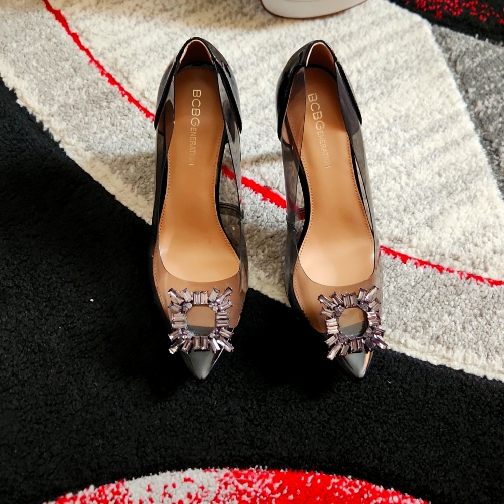 Black pumps